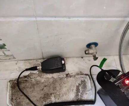 新都屋顶漏水维修公司分享下卫生间漏水的危害及解决方法